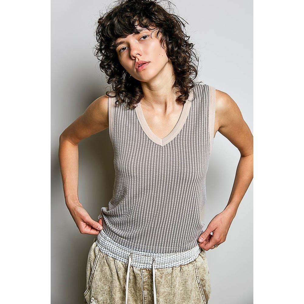 POL V-Neck Contrast Ribbed Sleeveless Tank - Small